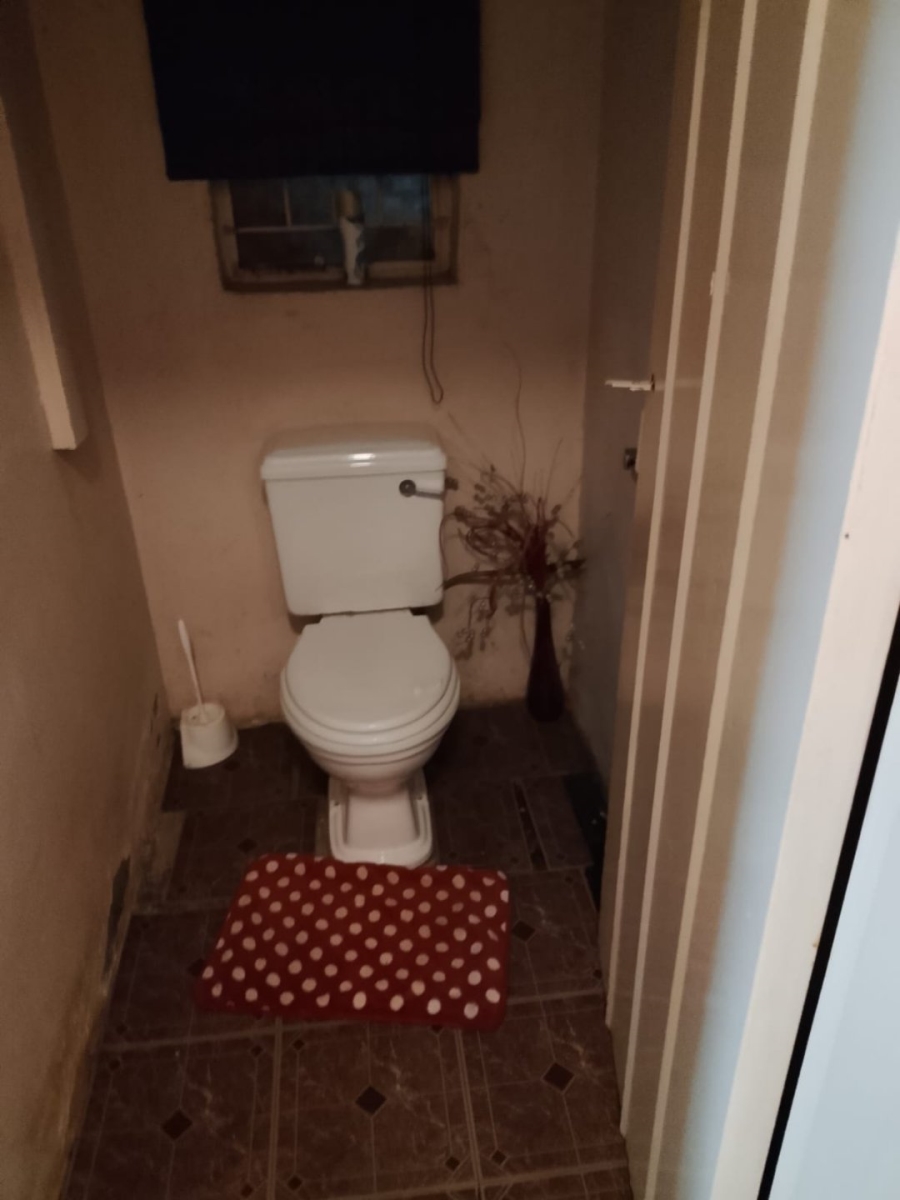 5 Bedroom Property for Sale in Lourenspark North West